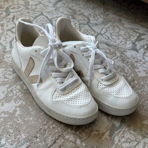 Veja Women's Cream and Tan Sneaker